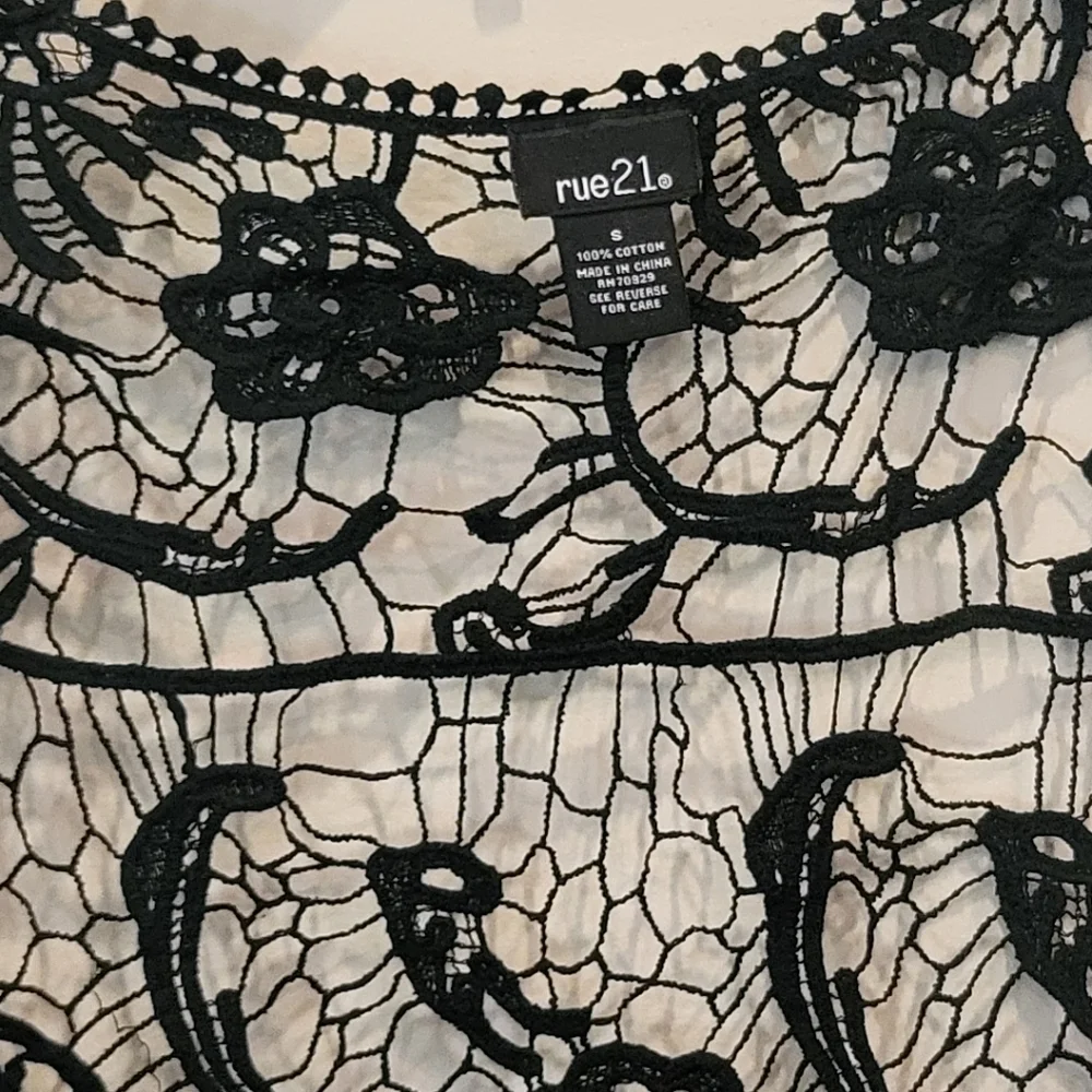 Rue21 floral lace shrug - Picture 3 of 4